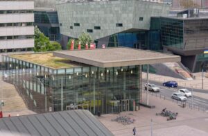 Blick auf das karo 5 und die Verwaltung der TU Darmstadt aus dem Riesenrad vom Karolinenplatz aus am 16. Mai 2022.