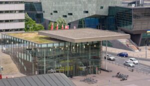 Blick auf das karo 5 und die Verwaltung der TU Darmstadt aus dem Riesenrad vom Karolinenplatz aus am 16. Mai 2022.